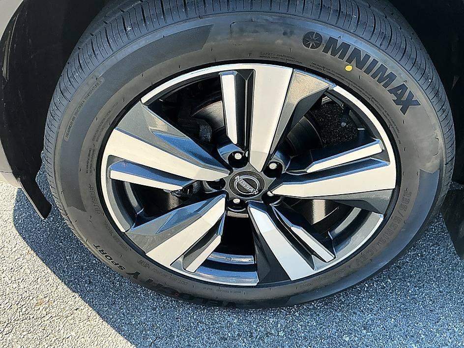 Used 2023 Gun Metallic Nissan SL image 8