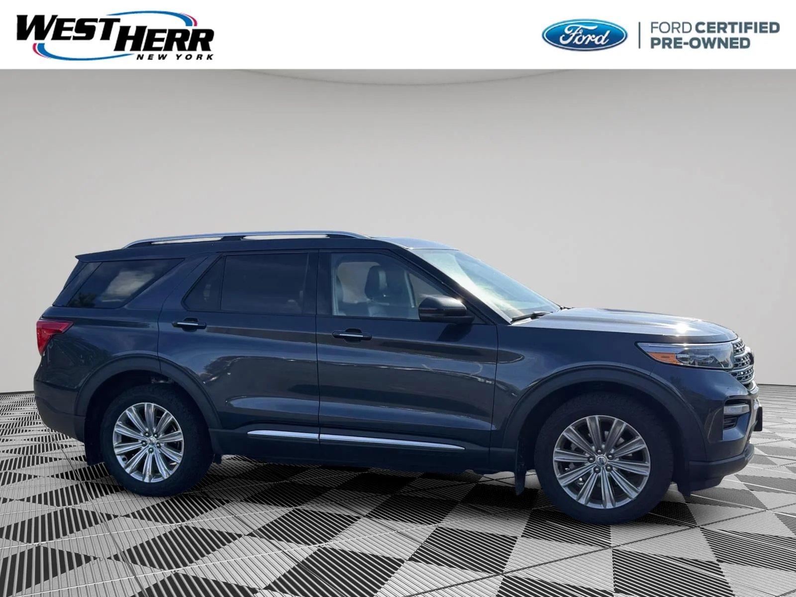 Used 2022 Stone Blue Ford Limited image 1