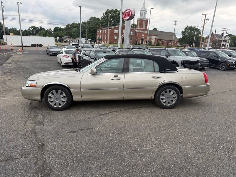 Used 2005 Beige Lincoln Signature image 5