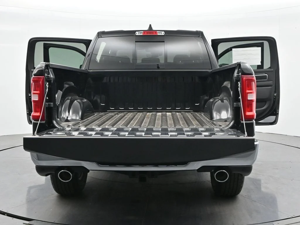 New 2026 Diamond Black Crystal Pearl-Coat Exterior Paint RAM Big Horn/Lone Star image 48