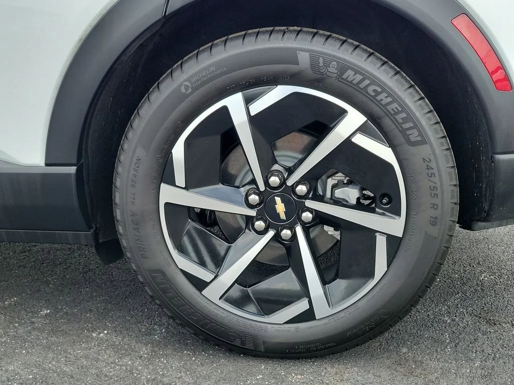 New 2026 Summit White Chevrolet LT image 24