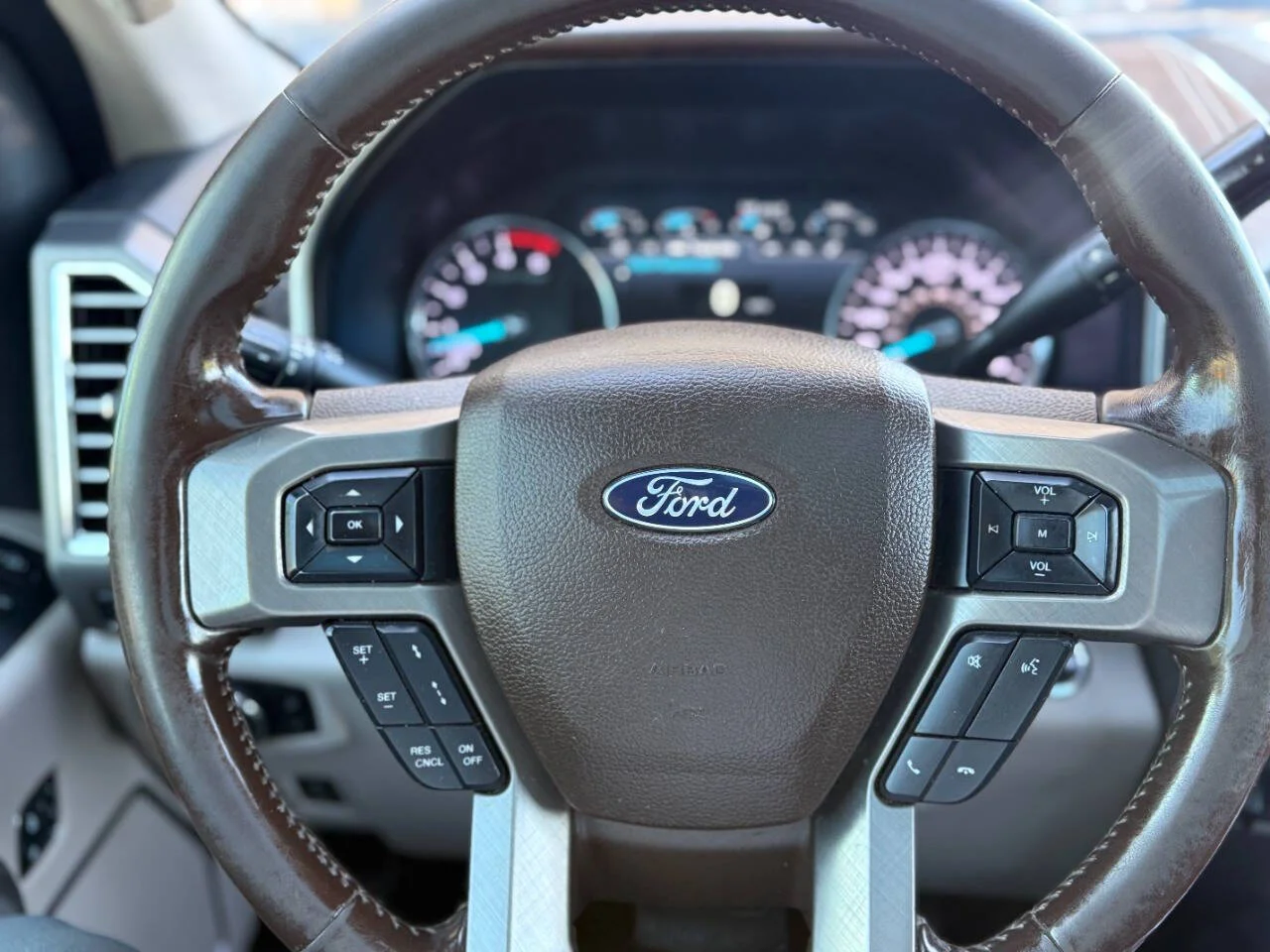 Used 2018 Off White Ford Limited 4x4 4dr Crew Cab 6.8 ft. SB SRW Pickup image 25