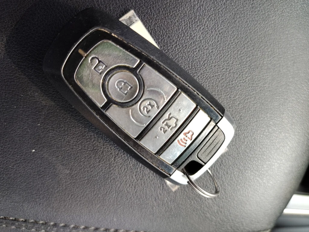 Used 2019 Blue Metallic Ford SEL image 22