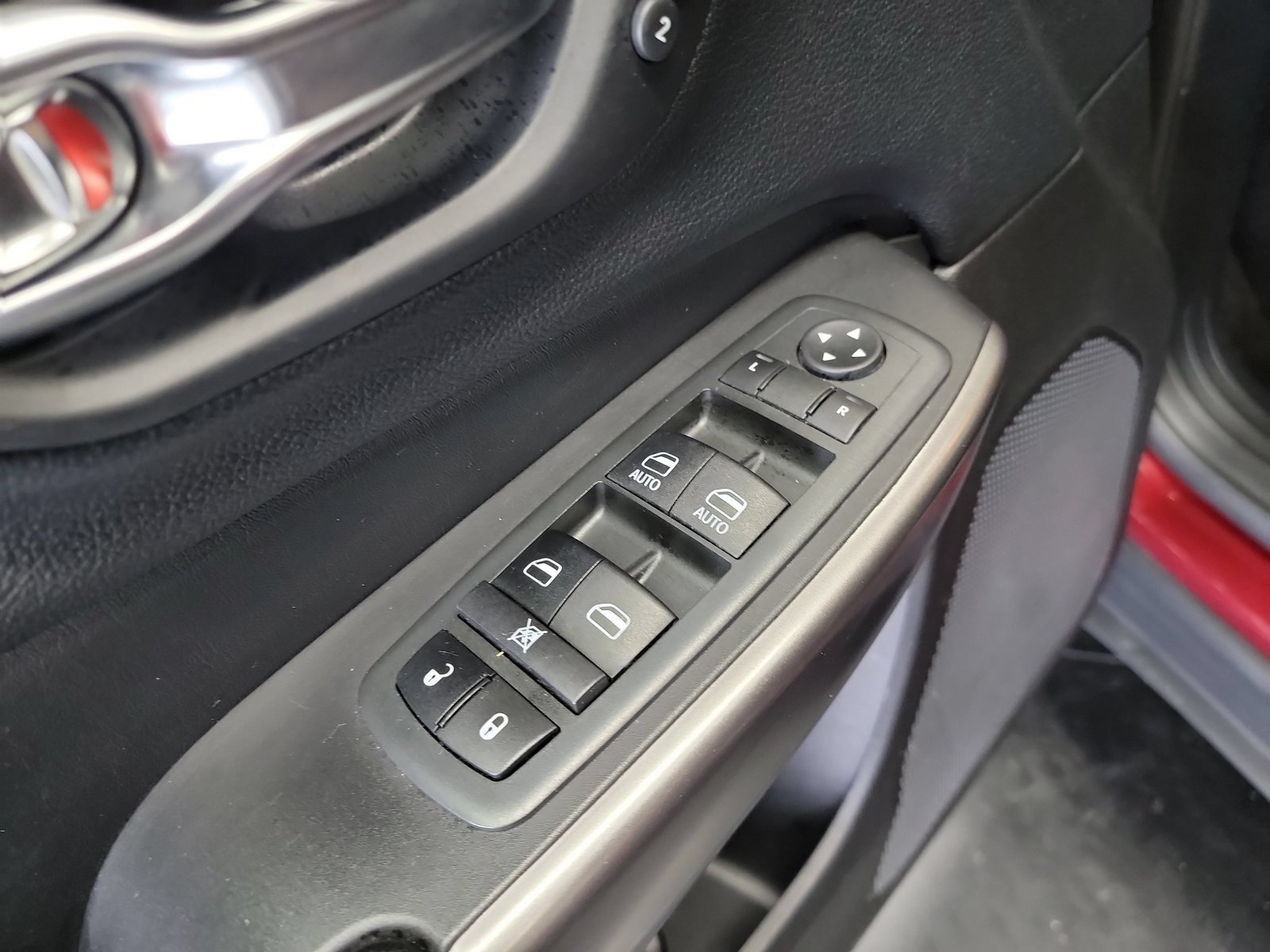 Used 2020 Velvet Red Pearlcoat Jeep Limited image 13