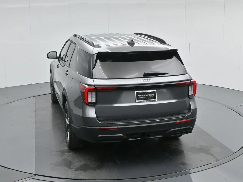 New 2026 Carbonized Gray Metallic Ford ST-Line image 46