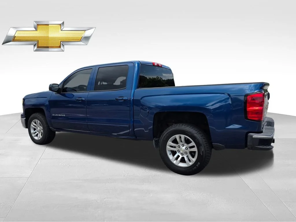 Used 2015 DEEP OCEAN BLUE METALLIC Chevrolet LT image 5