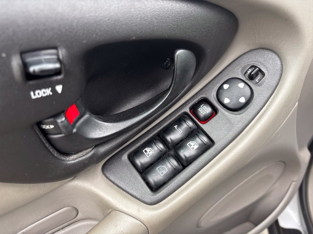 Used 2003 Silver Chevrolet LS image 15