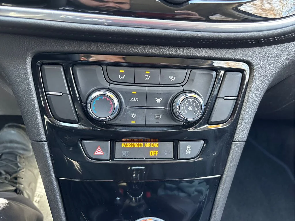 Used 2022 White Buick Preferred image 29