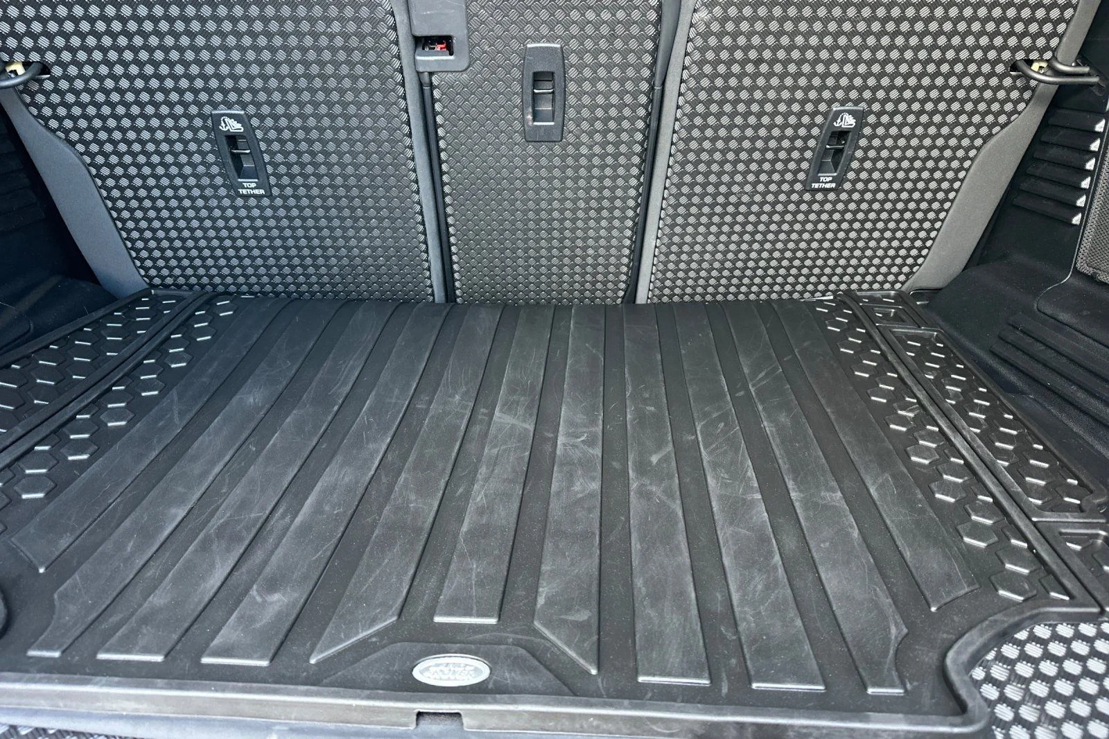 Used 2025  Land Rover S image 18