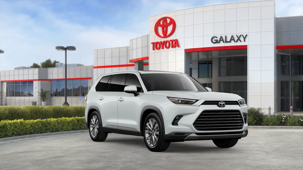 New 2026 Wind Chill Pearl Toyota Platinum image 15