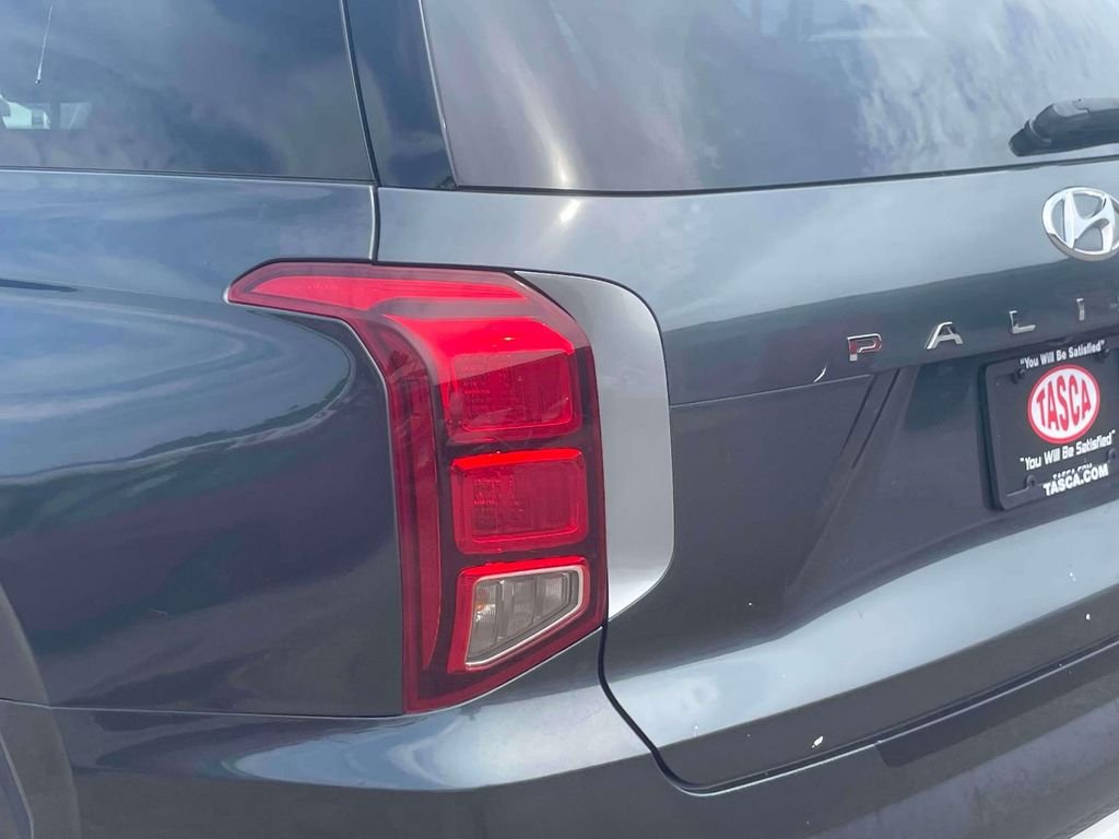 Used 2020 Green Hyundai SE image 11