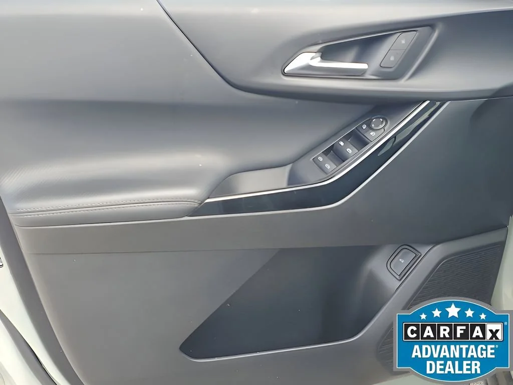 Used 2025 Cacti Green Chevrolet LT image 31