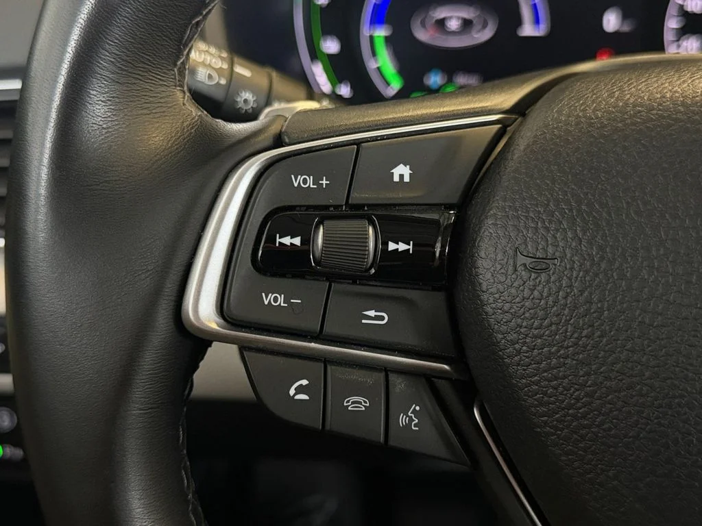 Used 2022 White Honda Touring image 32