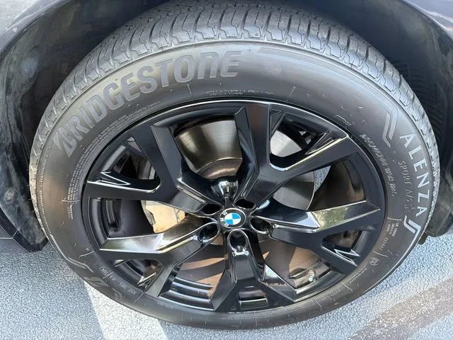 Used 2021 Gray BMW xDrive40i image 12