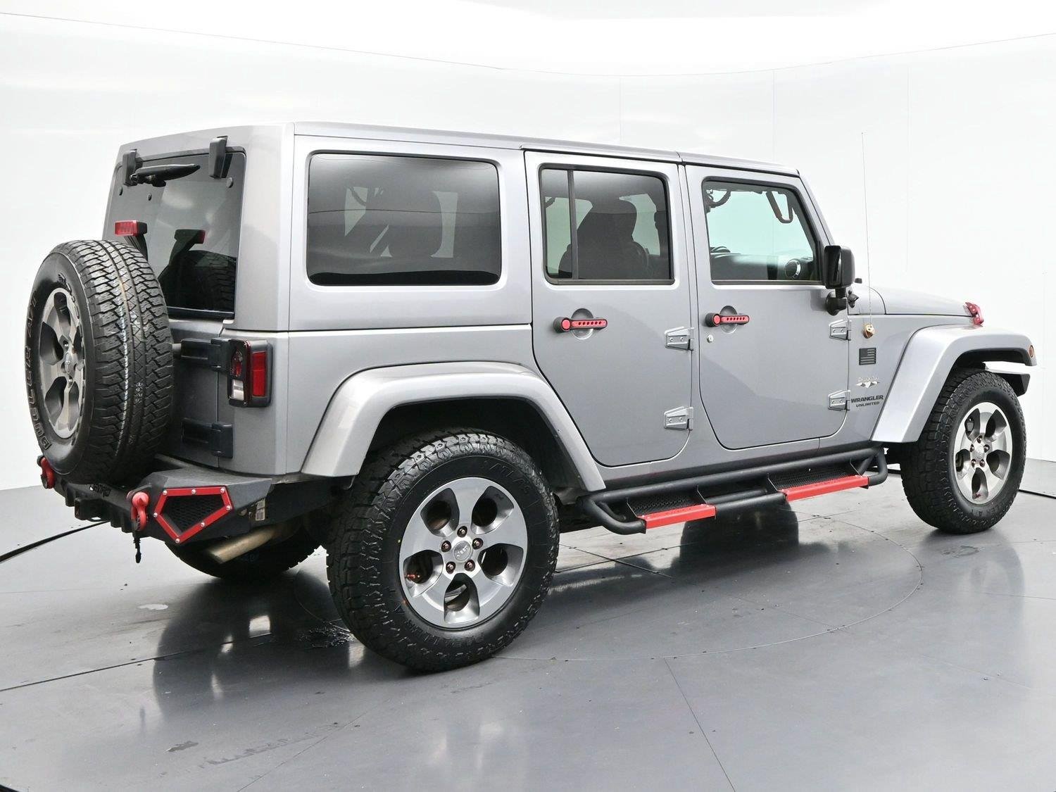 Used 2017 Billet Silver Metallic Clearcoat Jeep Sahara image 7