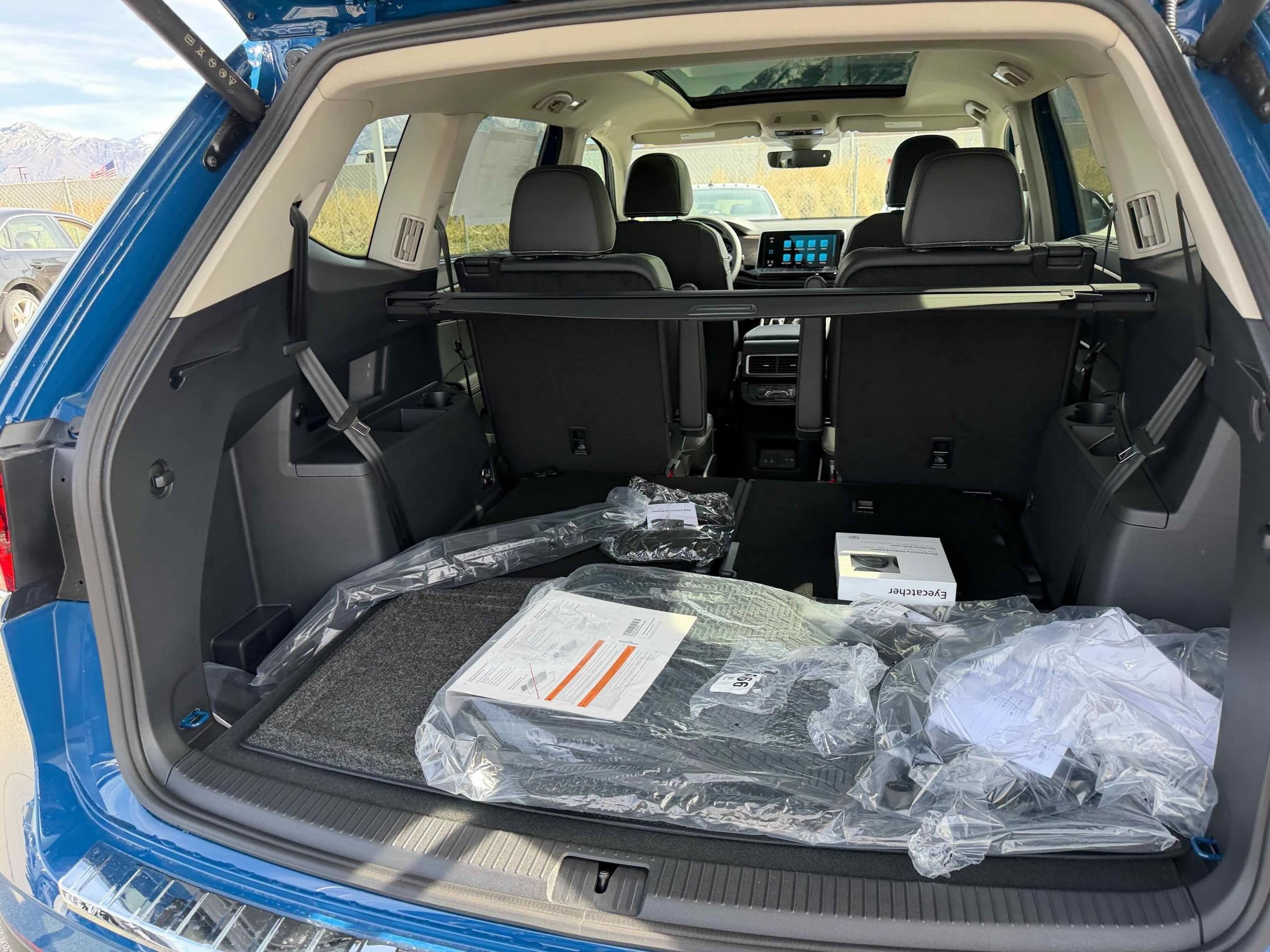 New 2026 Blue Volkswagen 2.0T SEL image 32