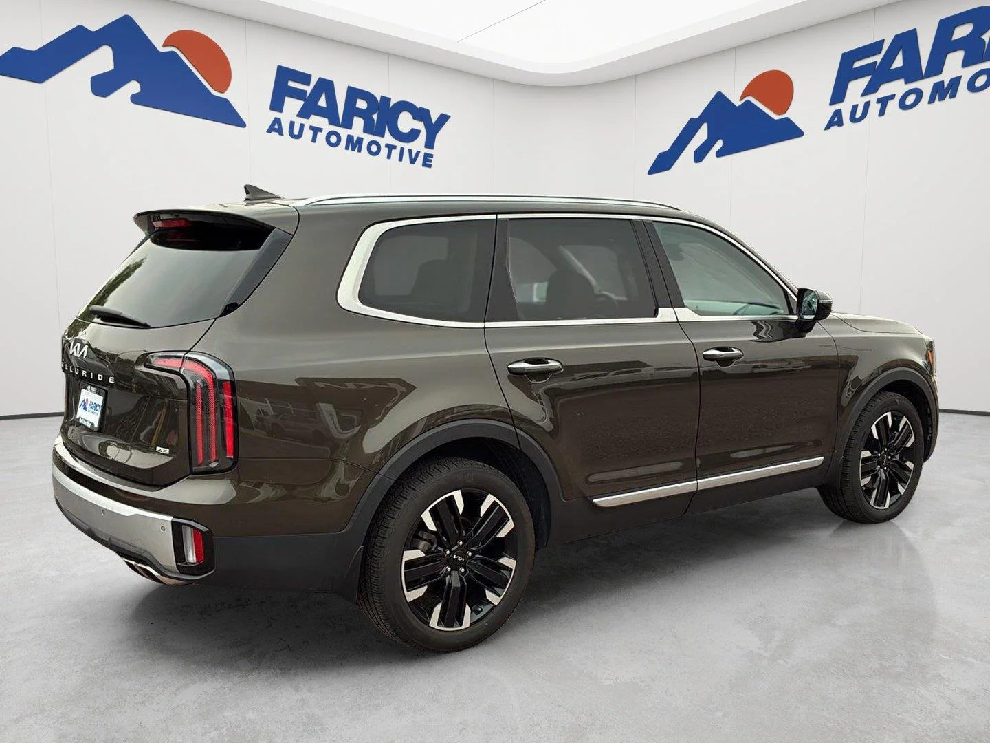 Used 2024 Dark Moss Kia SX image 9