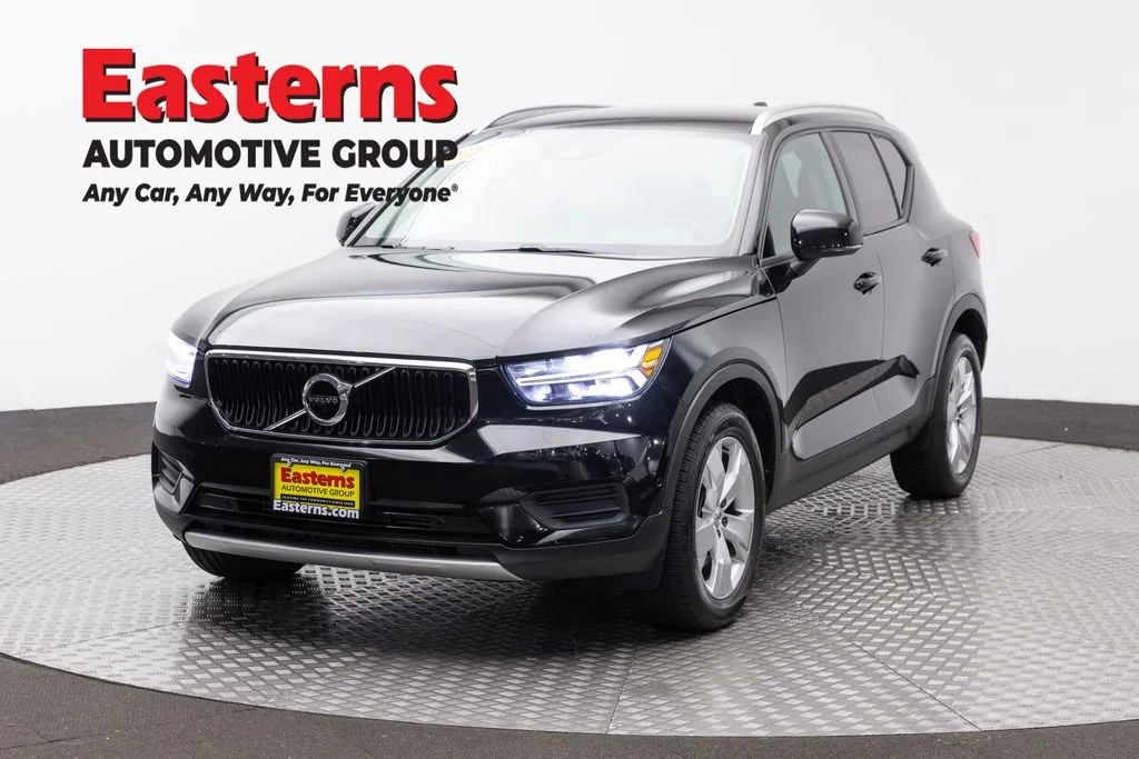 Used 2019 Black Volvo Momentum image 1