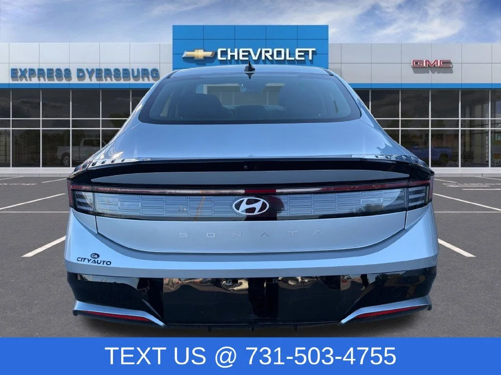 Used 2025 Silver Hyundai SEL image 6