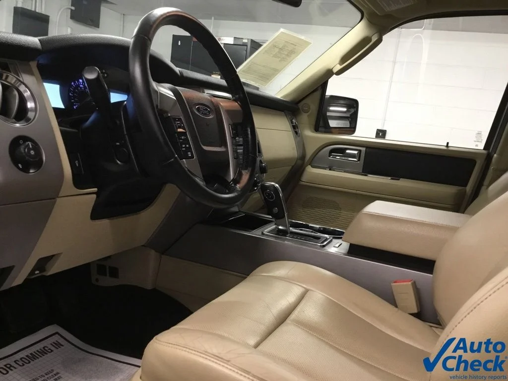 Used 2017 White Ford Limited image 24