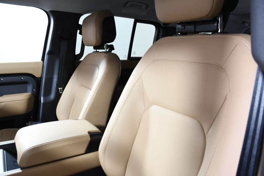 New 2026 Santorini Blk Land Rover S image 17