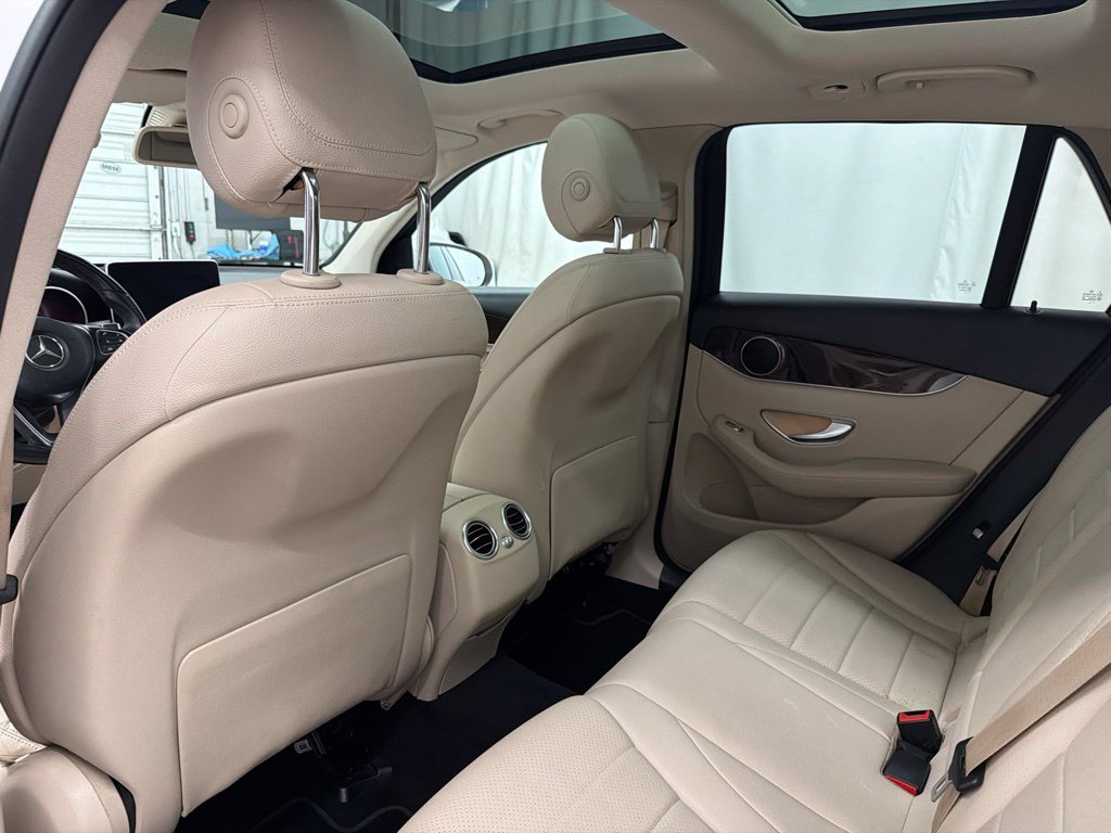 Used 2016 White Mercedes-Benz GLC 300 image 22