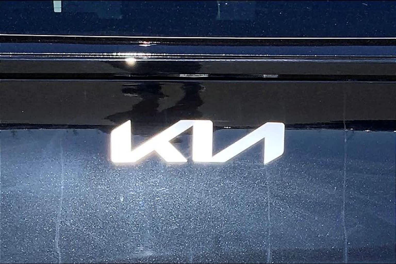 Used 2023 Fusion Black Kia LX image 31