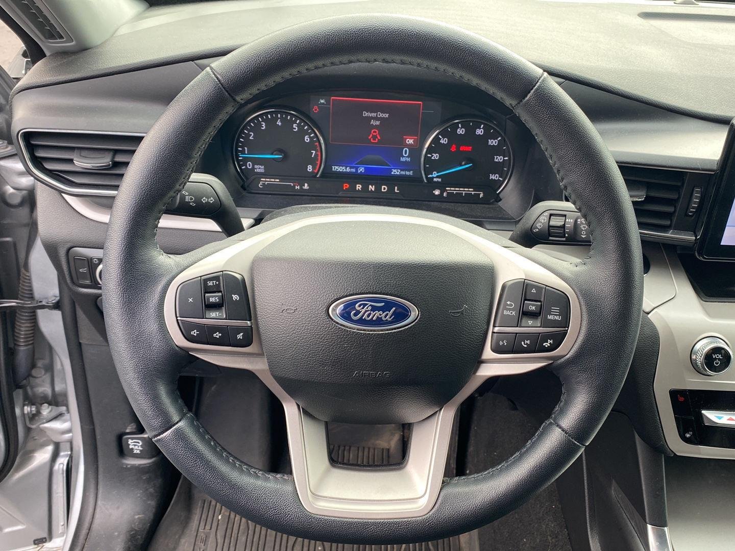 Used 2023 Iconic Silver Ford XLT image 17