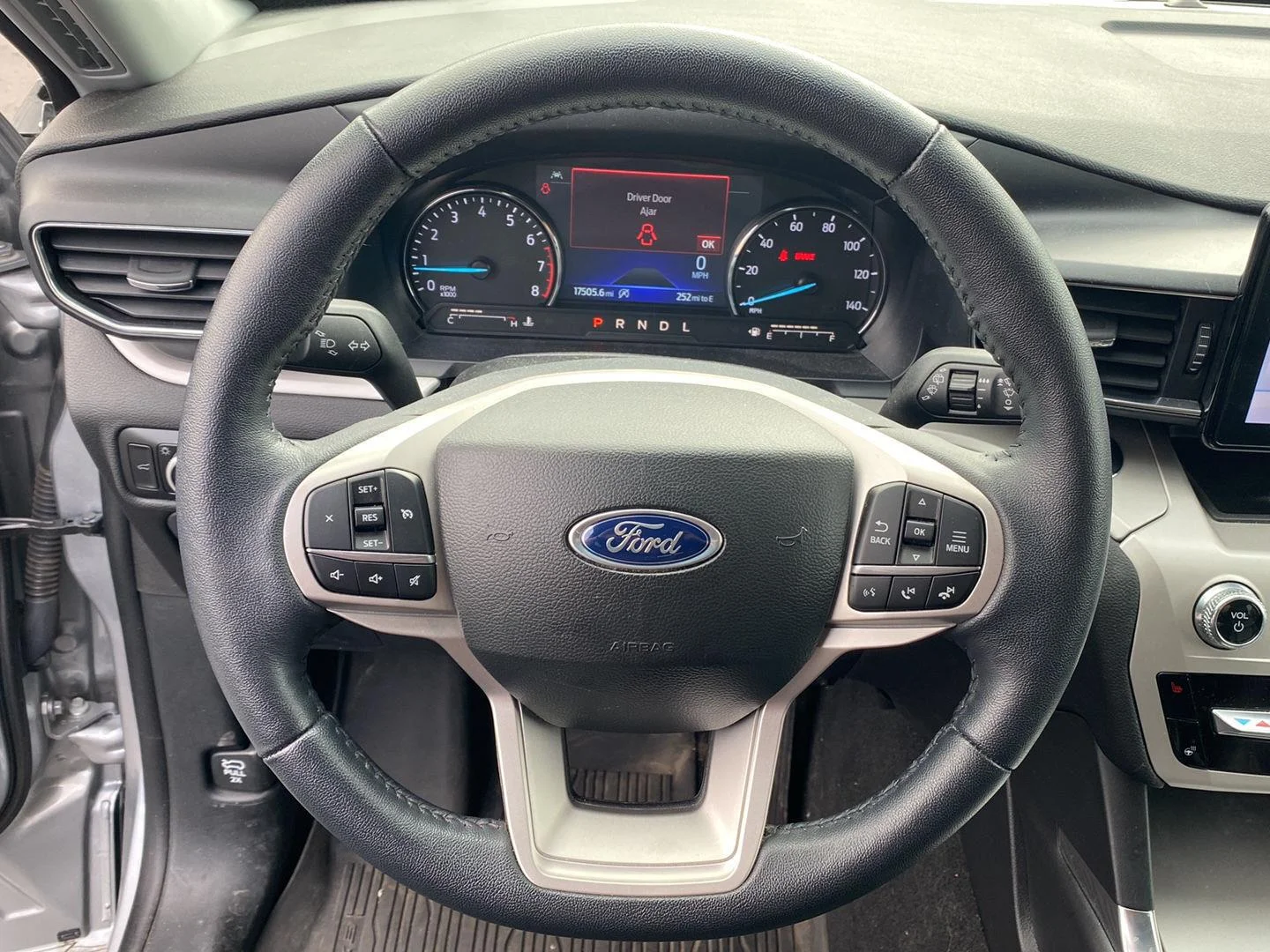 Used 2023 Iconic Silver Ford XLT image 17