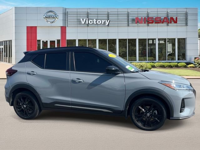 Used 2022 Gray Nissan SR image 2