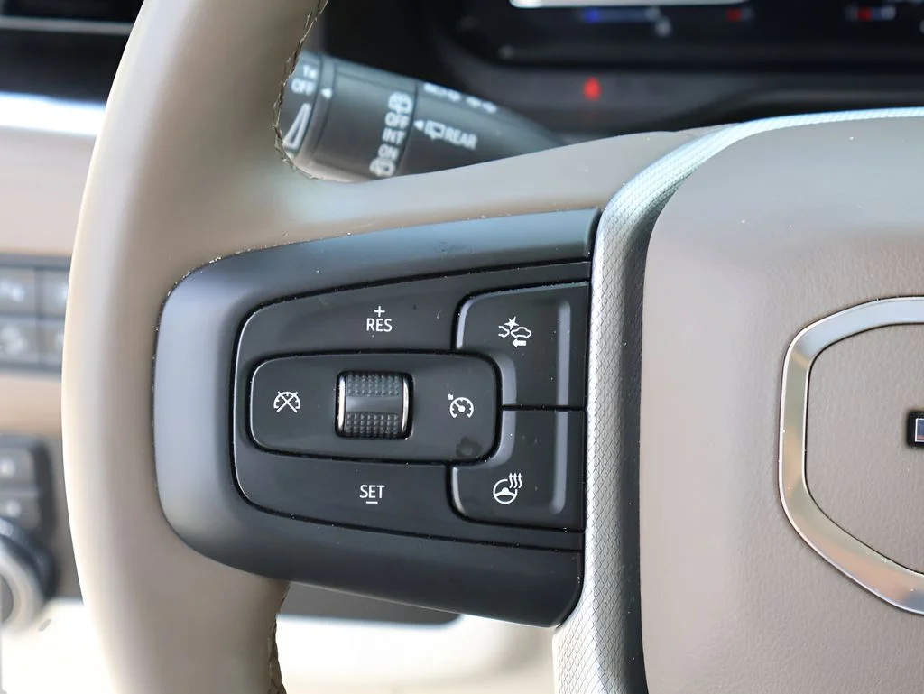 Used 2023 White Frost Tricoat GMC Denali image 33