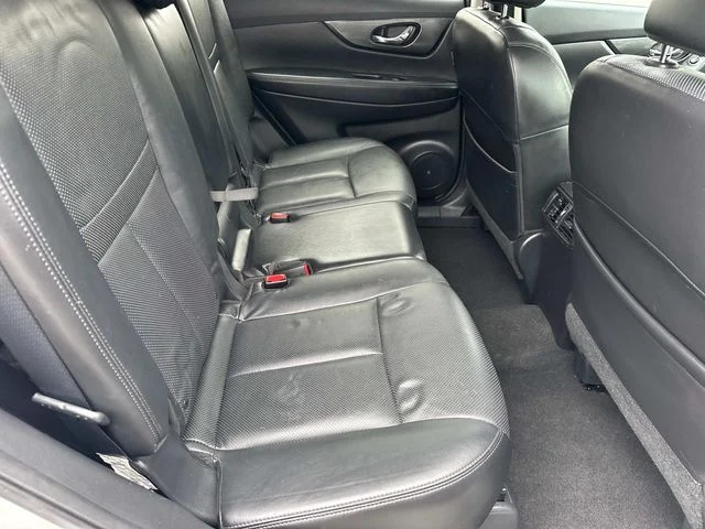 Used 2015 Silver Nissan SL image 13