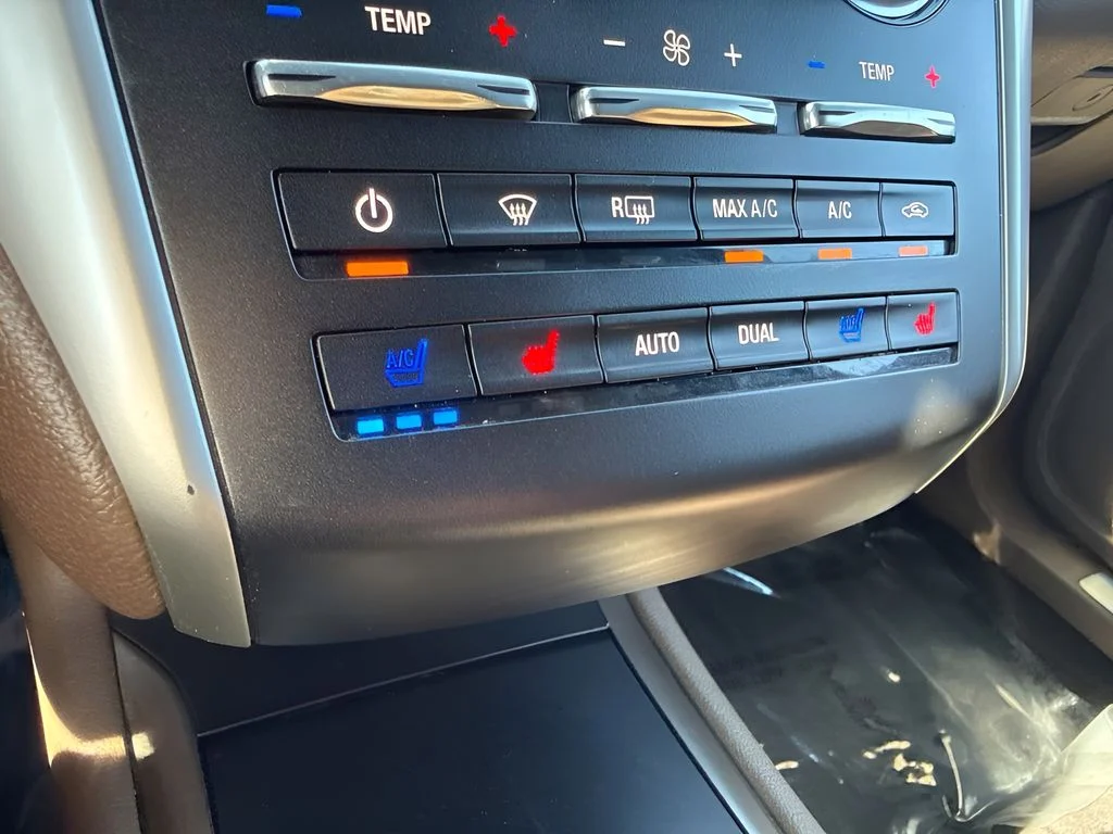 Used 2018 Silver Lincoln Reserve image 18
