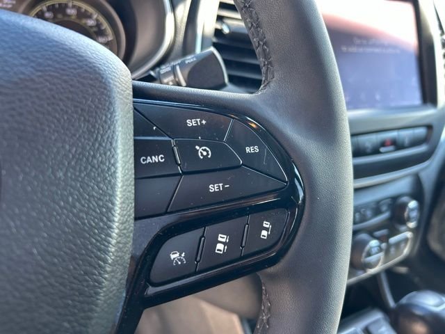 Used 2023 Gray Jeep Altitude image 21
