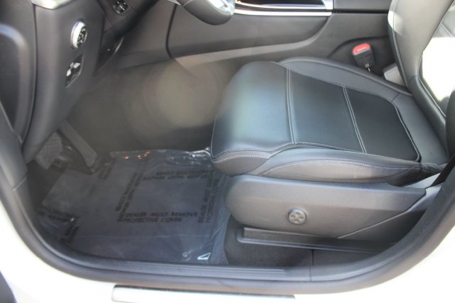 Used 2025 White Mercedes-Benz GLC 300 image 21