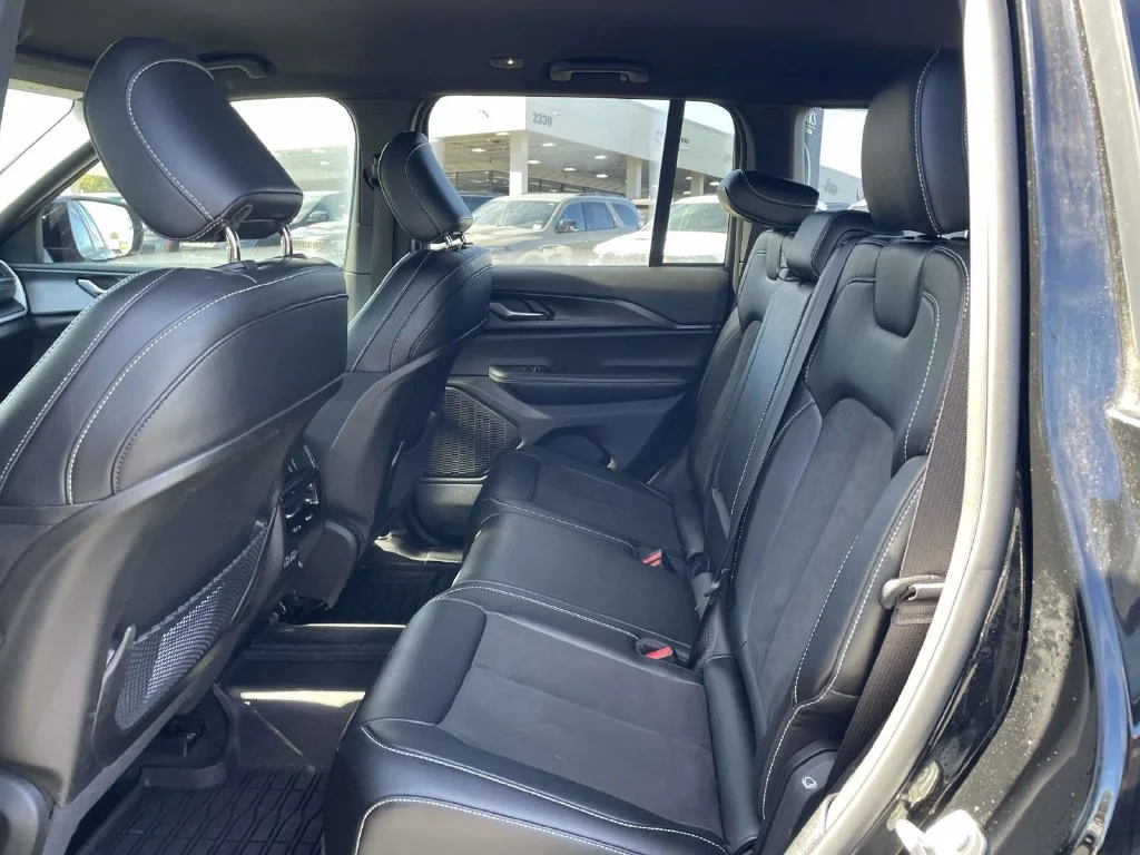 Used 2023 Black Jeep Altitude image 20