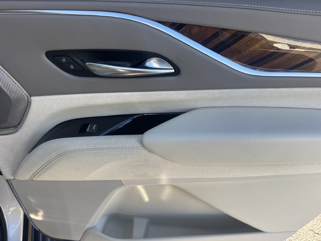 Used 2021 White Cadillac Sport Platinum image 16