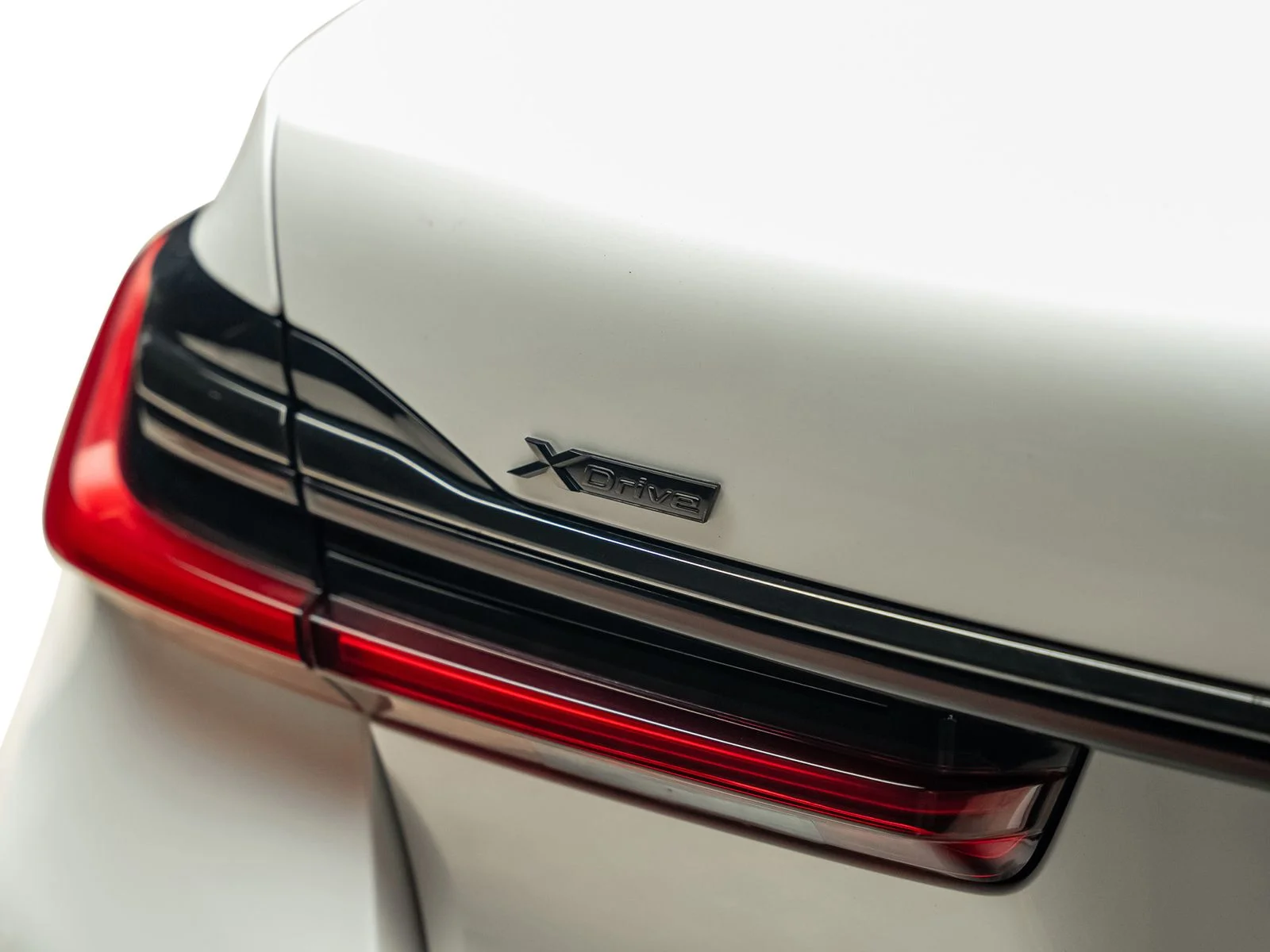 Used 2021 White BMW 750i xDrive image 19
