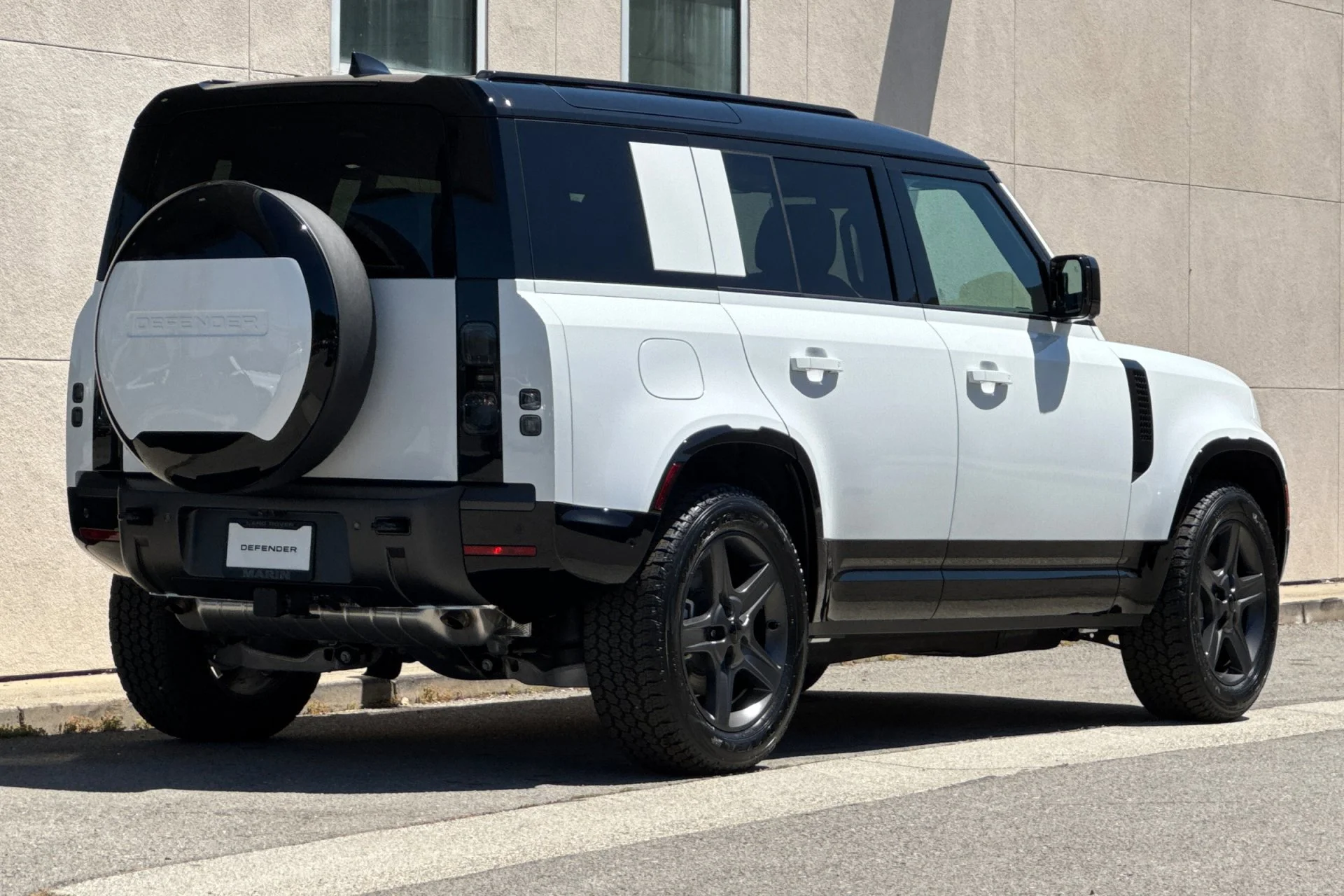 New 2026 Fuji White Land Rover X-Dynamic SE image 2