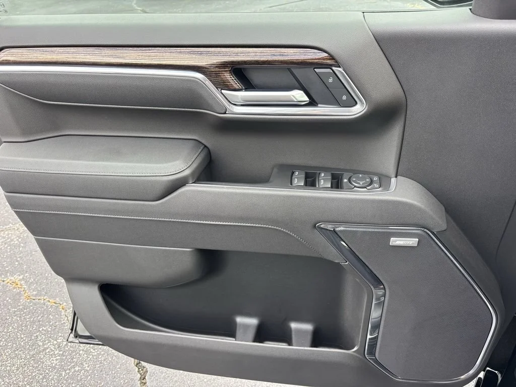 New 2026 Onyx Black GMC Elevation image 11