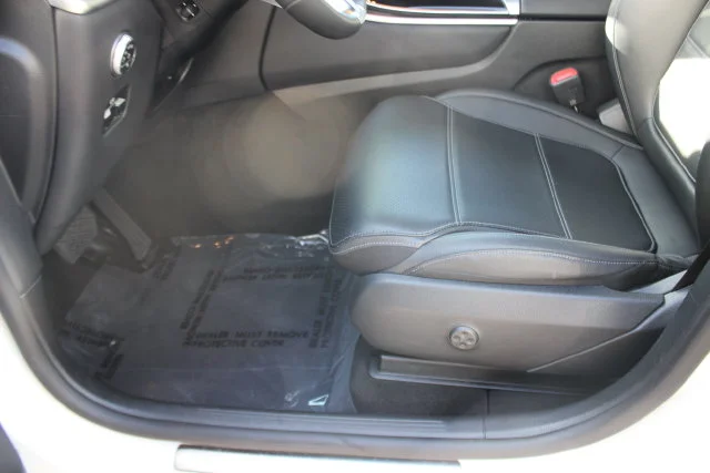 Used 2025 White Mercedes-Benz GLC 300 image 21