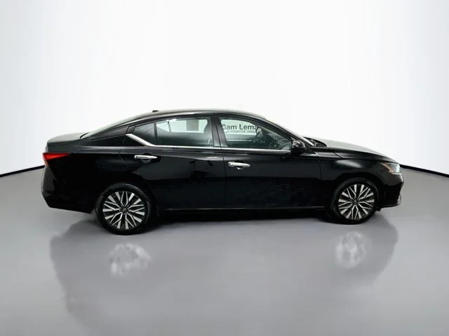 Used 2023 Black Nissan 2.5 SV image 8