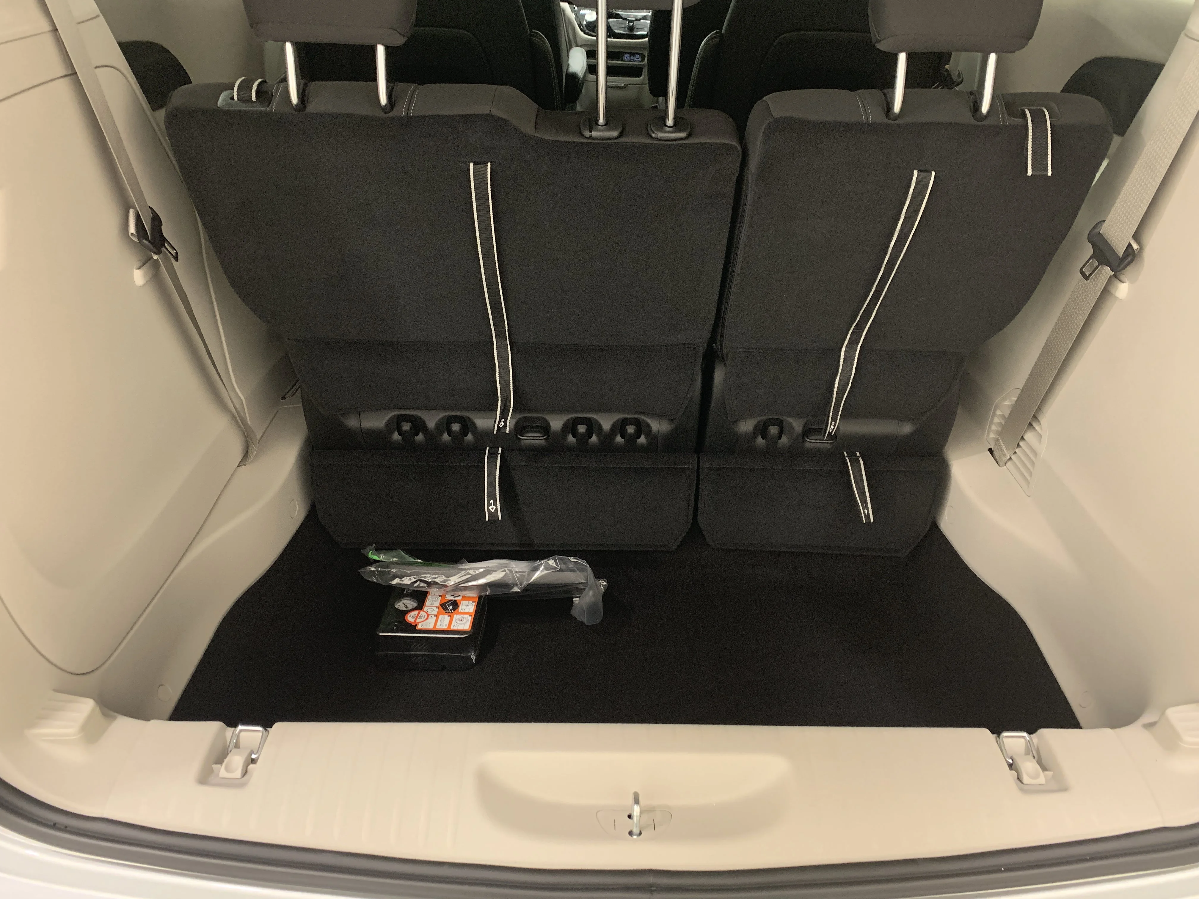 New 2024 Silver Mist Chrysler SXT image 5