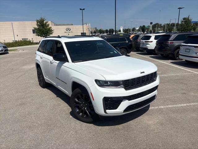 New 2026 Bright White Clear-Coat Exterior Paint Jeep Limited Reserve image 3