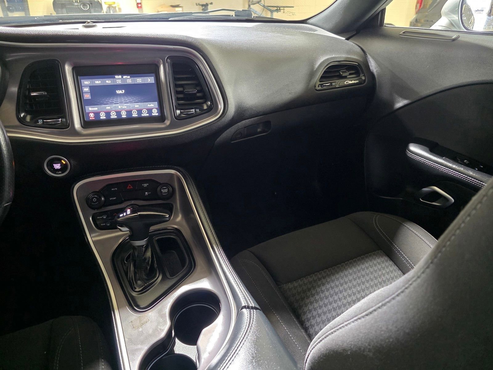 Used 2022  Dodge SXT image 15