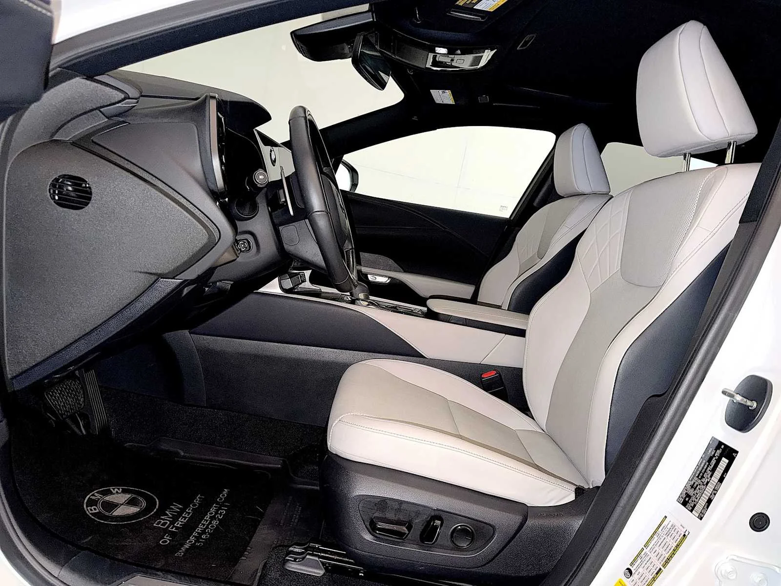 Used 2023 Eminent White Pearl Lexus Premium image 9