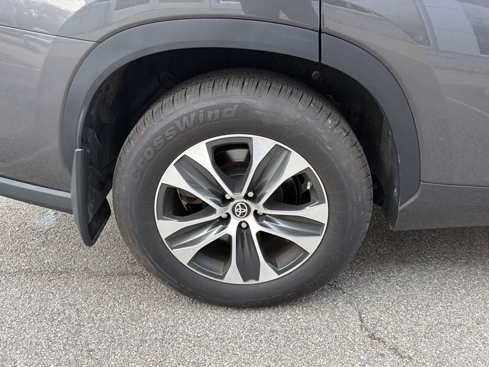 2022 Toyota Highlander XLE - Photo 23