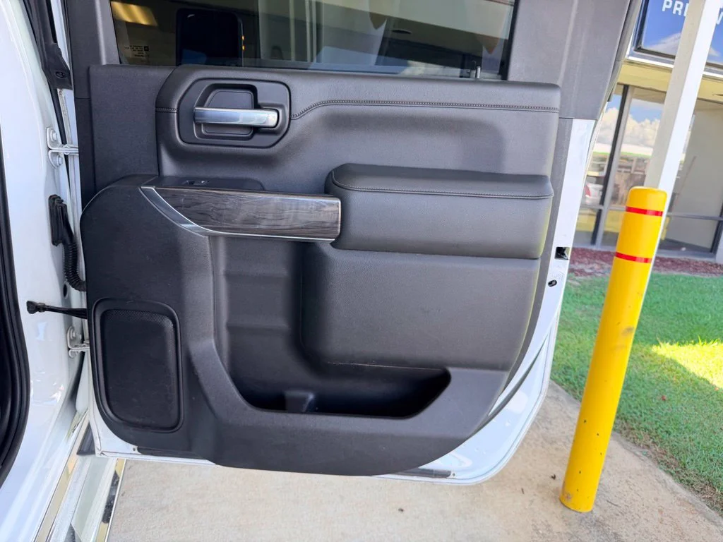 Used 2021 White Chevrolet LTZ image 33