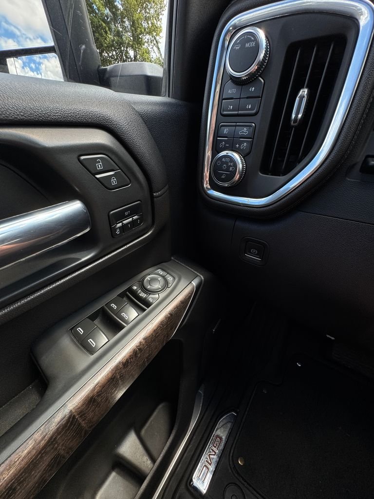 Used 2022 Ebony Twilight Metallic GMC Denali image 18