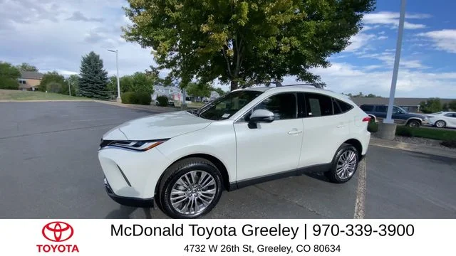 Used 2022 White Toyota XLE image 4